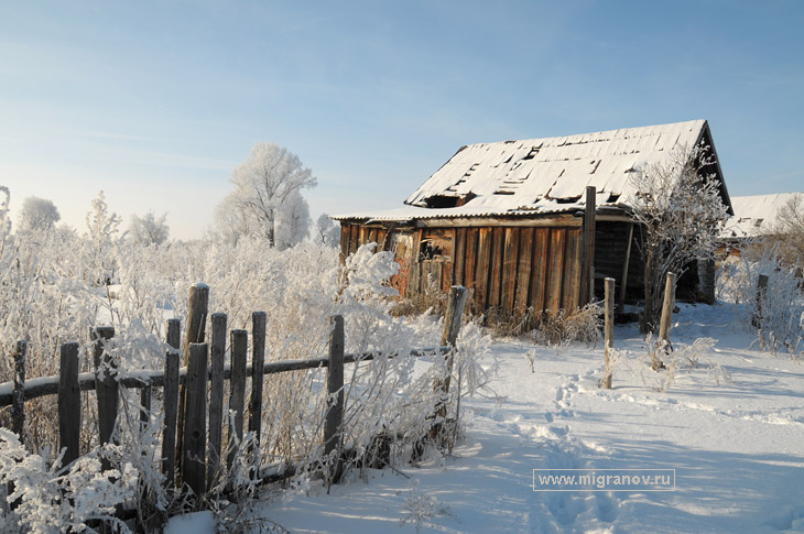 Деревенский дом зимой - 90 фото
